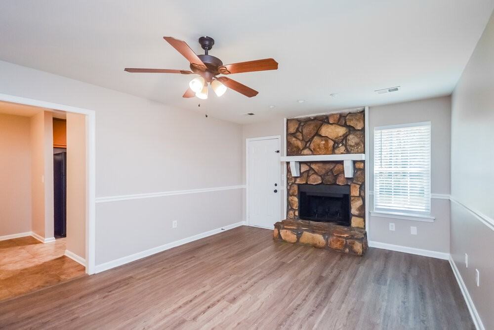 400 Willow Ln - Photo 4 of 25