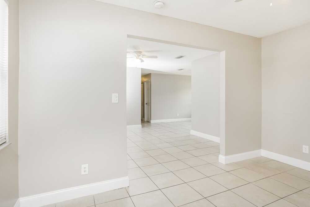 4620 Sw 23rd St - Photo 4 of 25