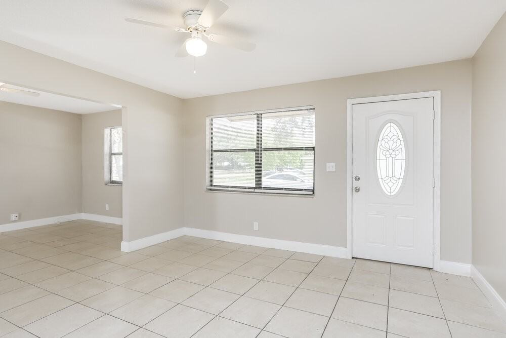 4620 Sw 23rd St - Photo 5 of 25