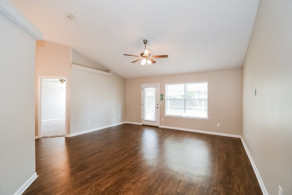 2056 Eclipse Dr - Photo 3 of 16
