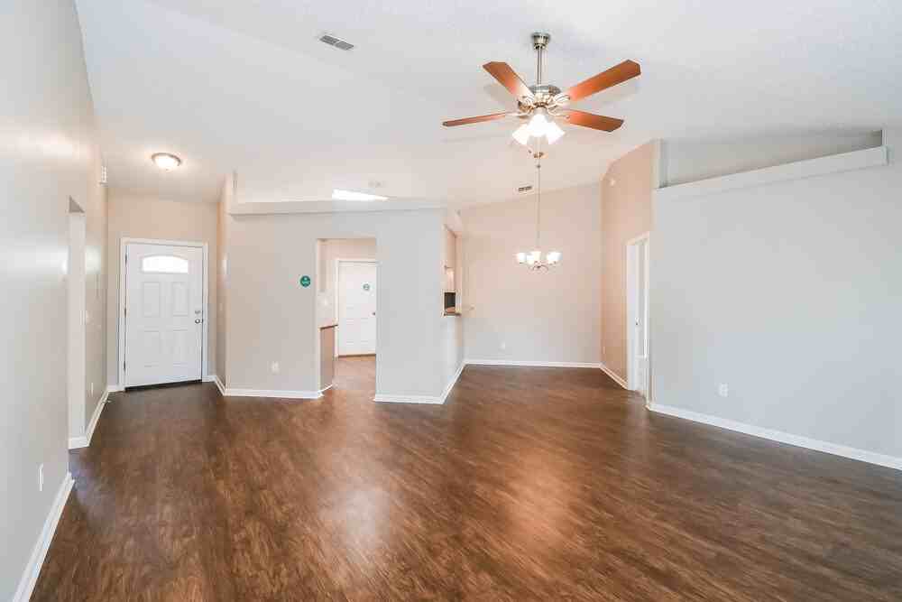 2056 Eclipse Dr - Photo 4 of 16