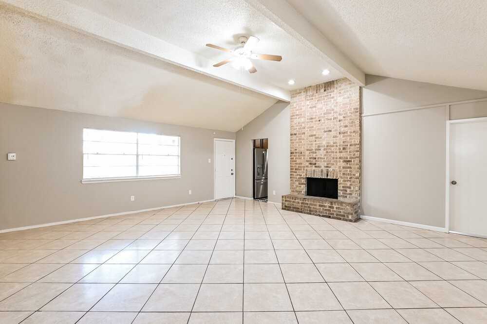 16418 N Cross Dr - Photo 3 of 14