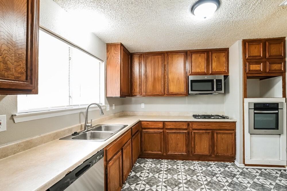 16418 N Cross Dr - Photo 5 of 14