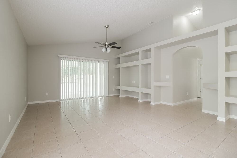 220 Easton Cir - Photo 3 of 13