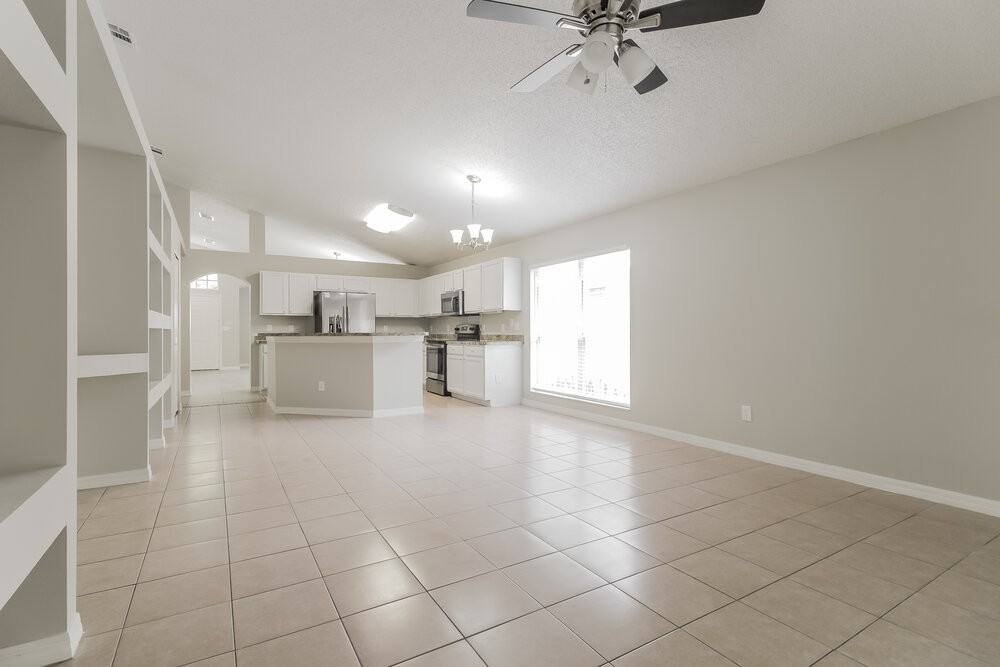 220 Easton Cir - Photo 4 of 13
