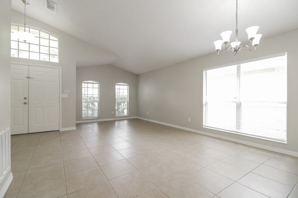 220 Easton Cir - Photo 5 of 13