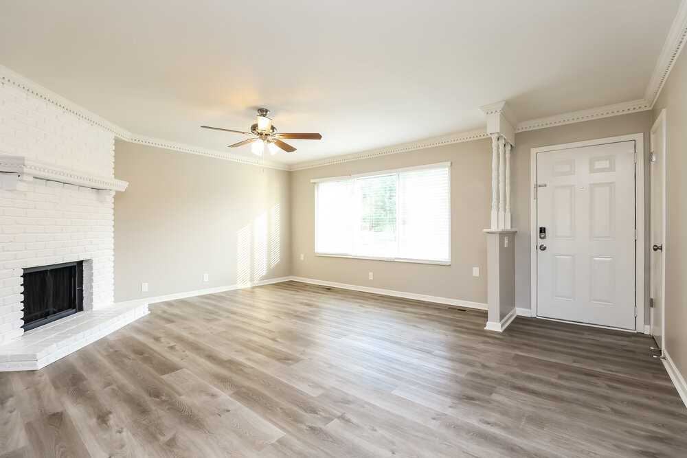 5173 Roxborough Dr - Photo 5 of 17