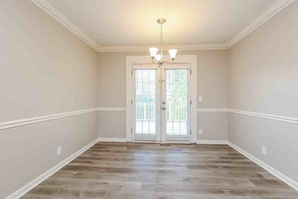 5173 Roxborough Dr - Photo 6 of 17