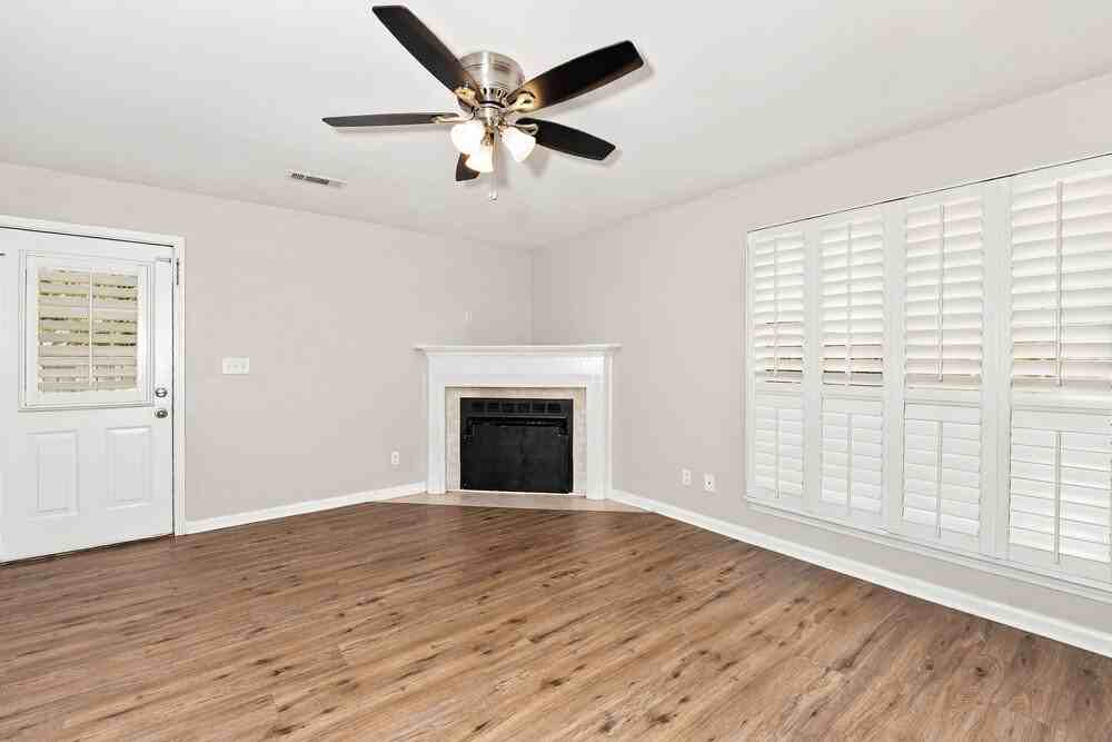 4522 Rock Creek Cir - Photo 5 of 15