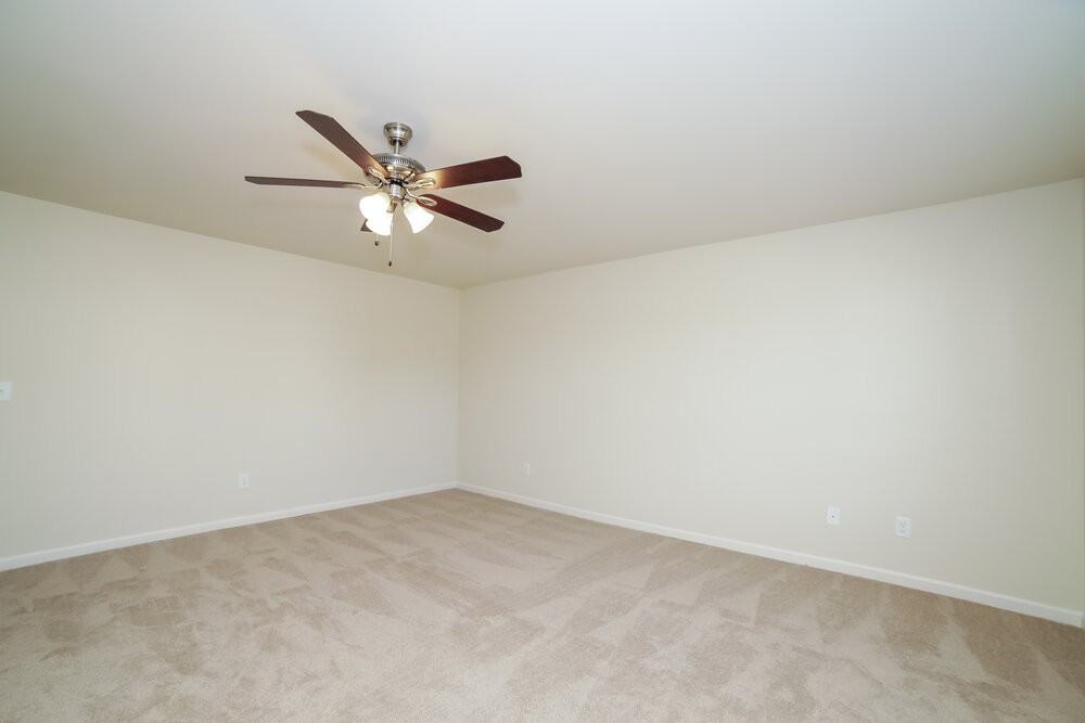 322 Freeman Cir - Photo 4 of 17