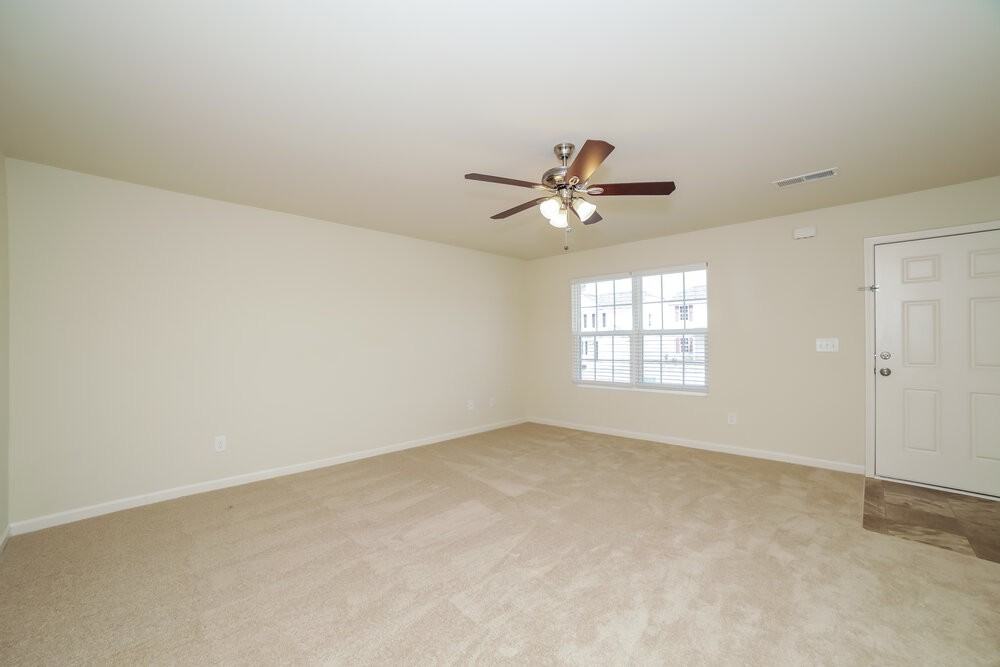 322 Freeman Cir - Photo 5 of 17