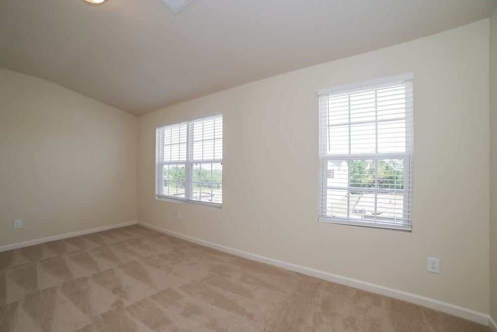 322 Freeman Cir - Photo 7 of 17