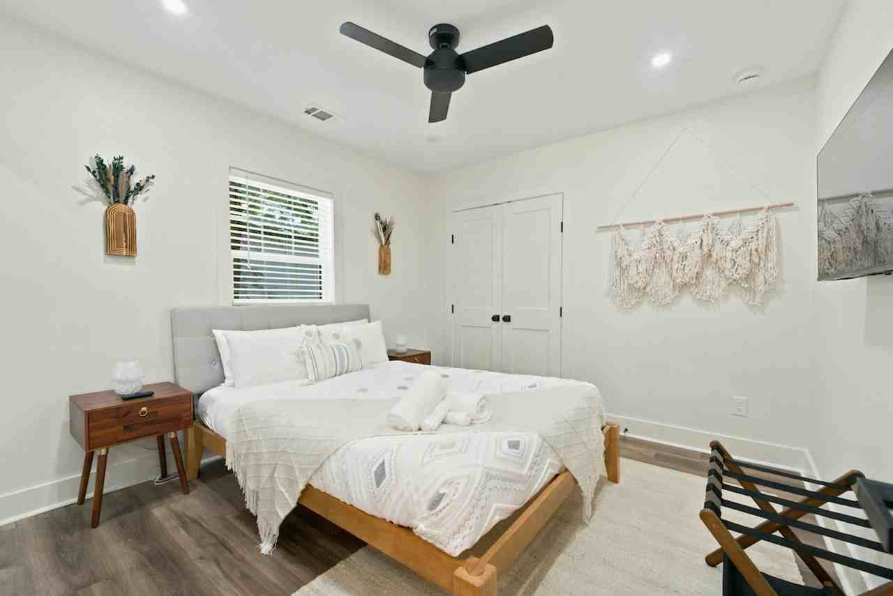 582 Hamilton E Holmes Dr Nw #1609631P - Photo 3 of 16