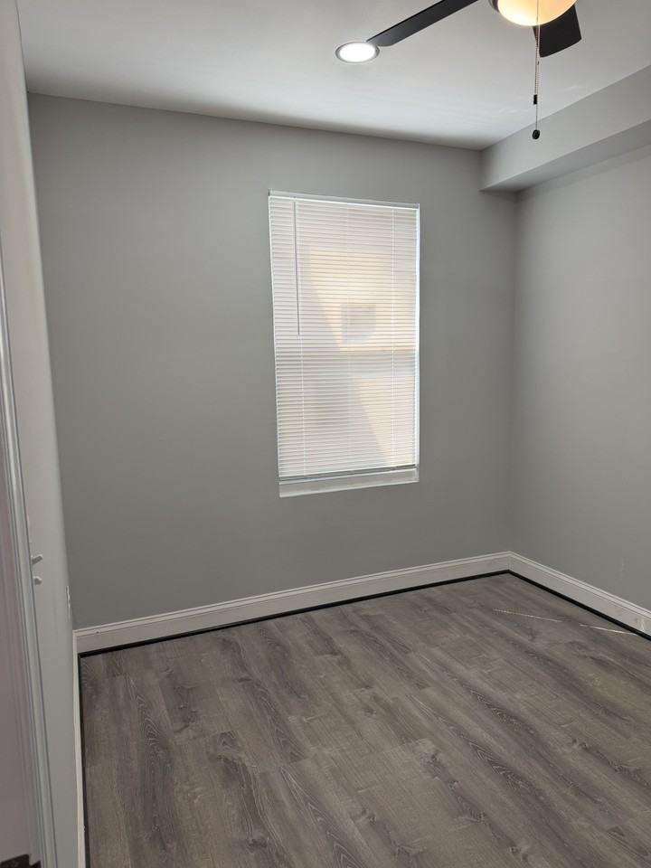 615 N Clinton st - Photo 2 of 16