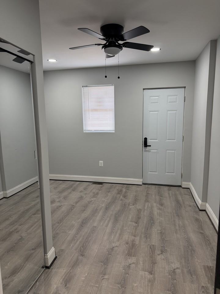 615 N Clinton st - Photo 3 of 16