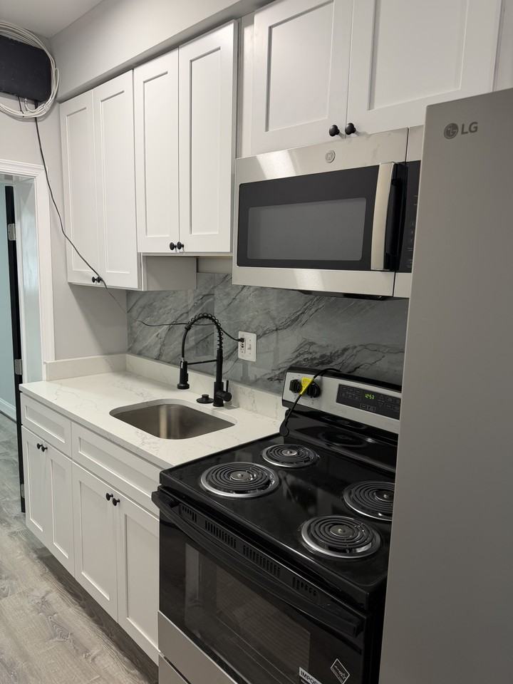 615 N Clinton st - Photo 6 of 16