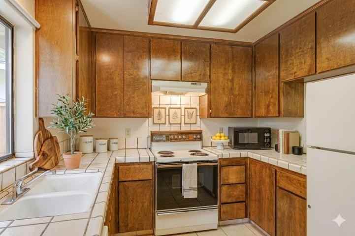 4949 Steelhead Ln - Photo 4 of 15