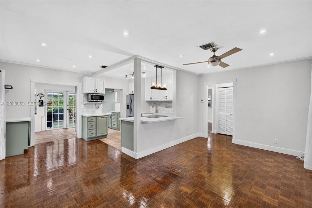 320 Seminole Ave ##0 - Photo 2 of 10