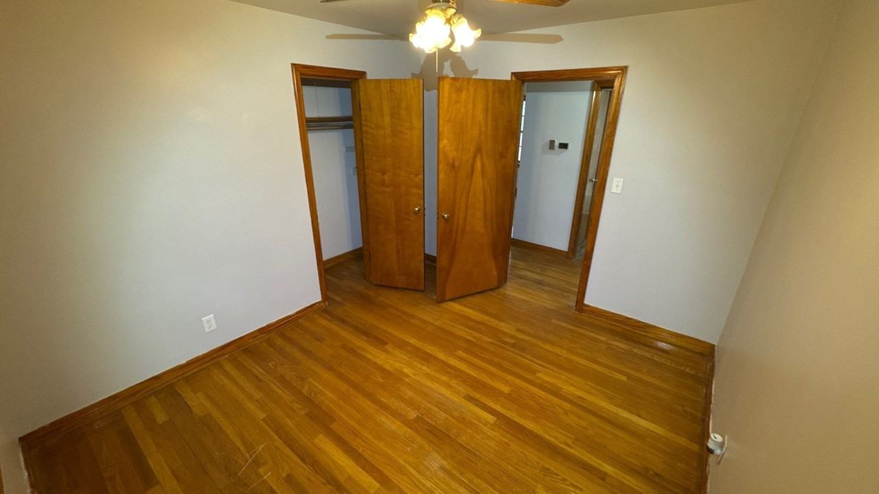 5908 Ashby Ln - Photo 4 of 36