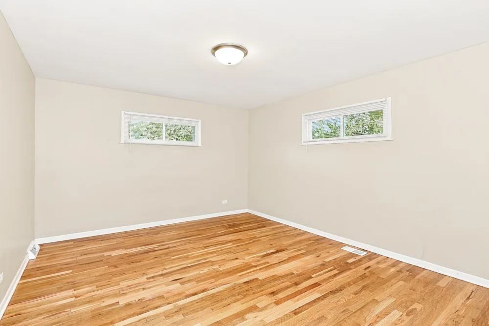 360 Glendale Lane - Photo 3 of 11