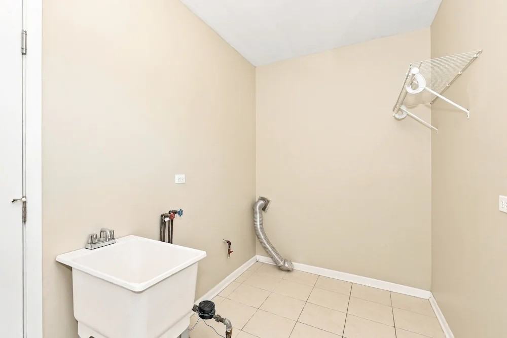 360 Glendale Lane - Photo 5 of 11
