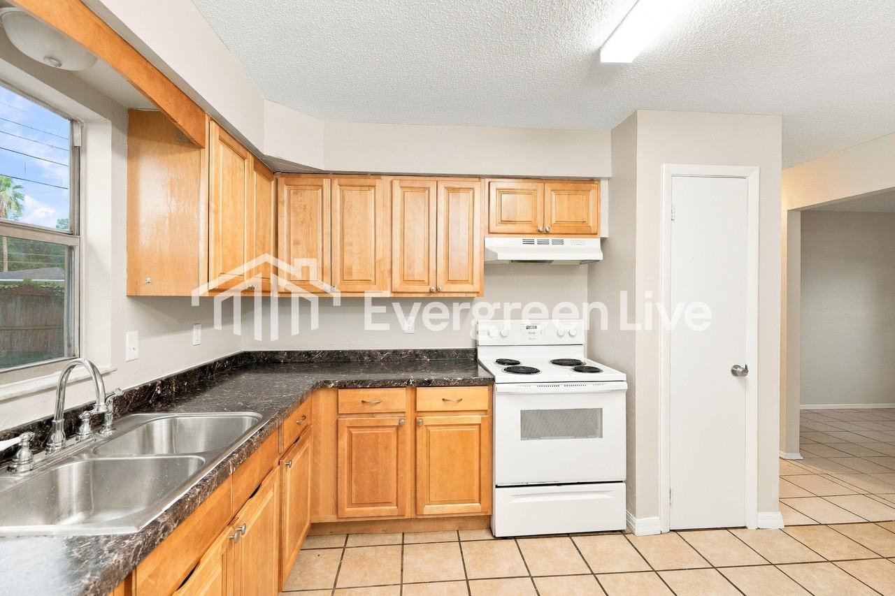 1114 Apollo Ct - Photo 3 of 15