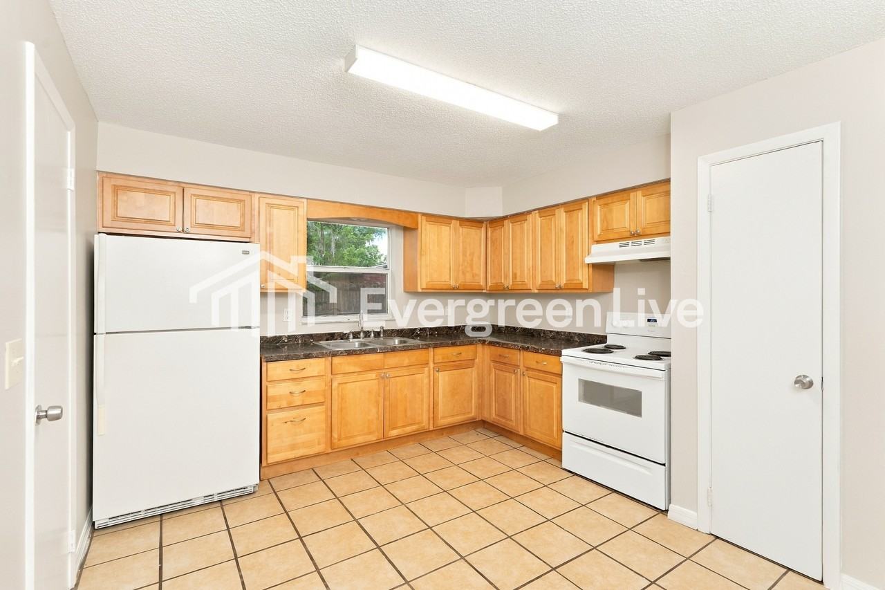 1114 Apollo Ct - Photo 4 of 15