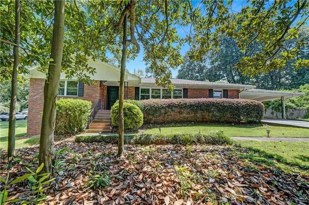 2127 Desmond Dr - Photo 4 of 28