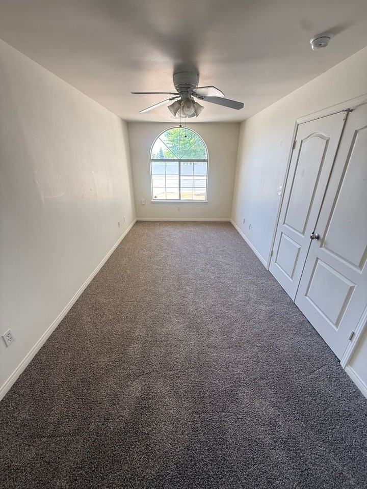 804 Loch Lloyd Ln - Photo 4 of 26