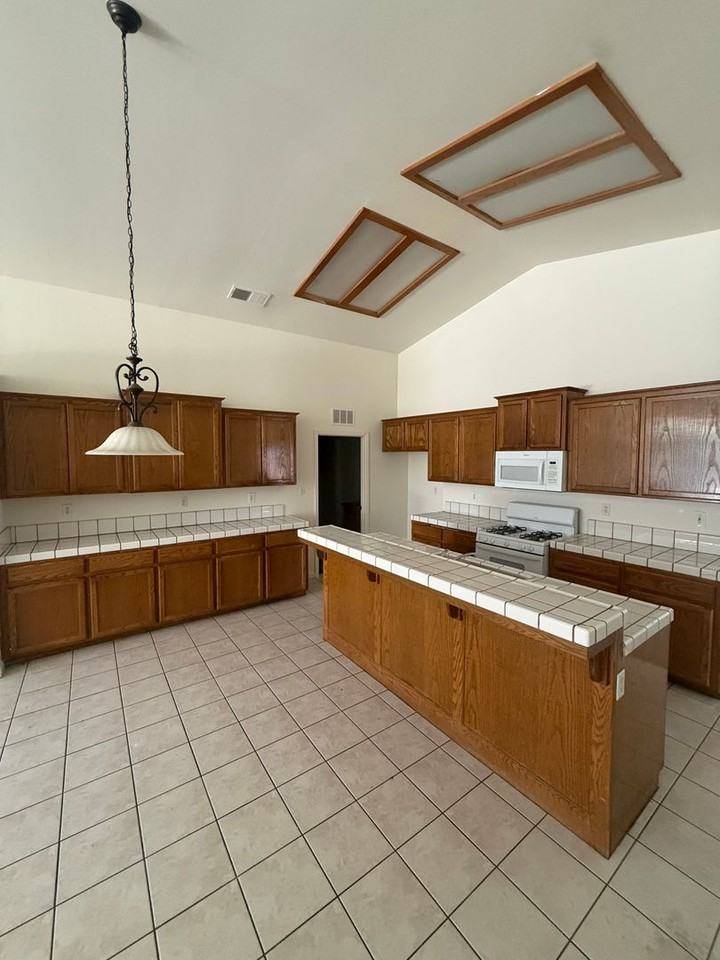 804 Loch Lloyd Ln - Photo 6 of 26