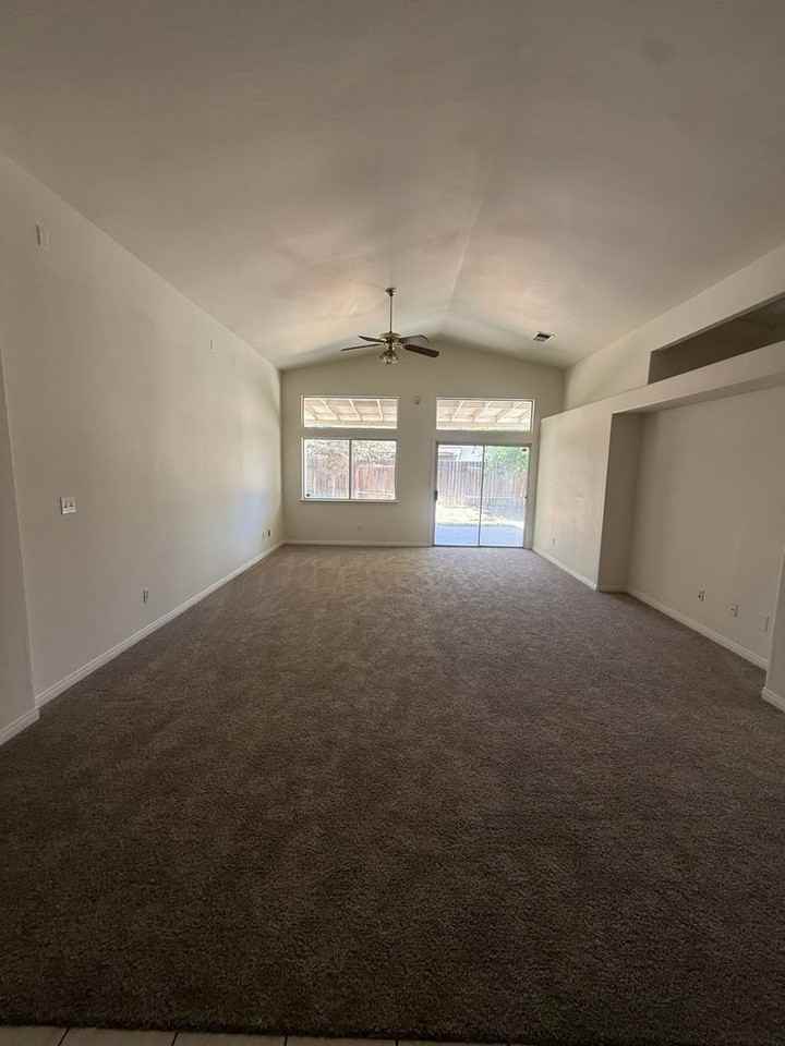 804 Loch Lloyd Ln - Photo 7 of 26