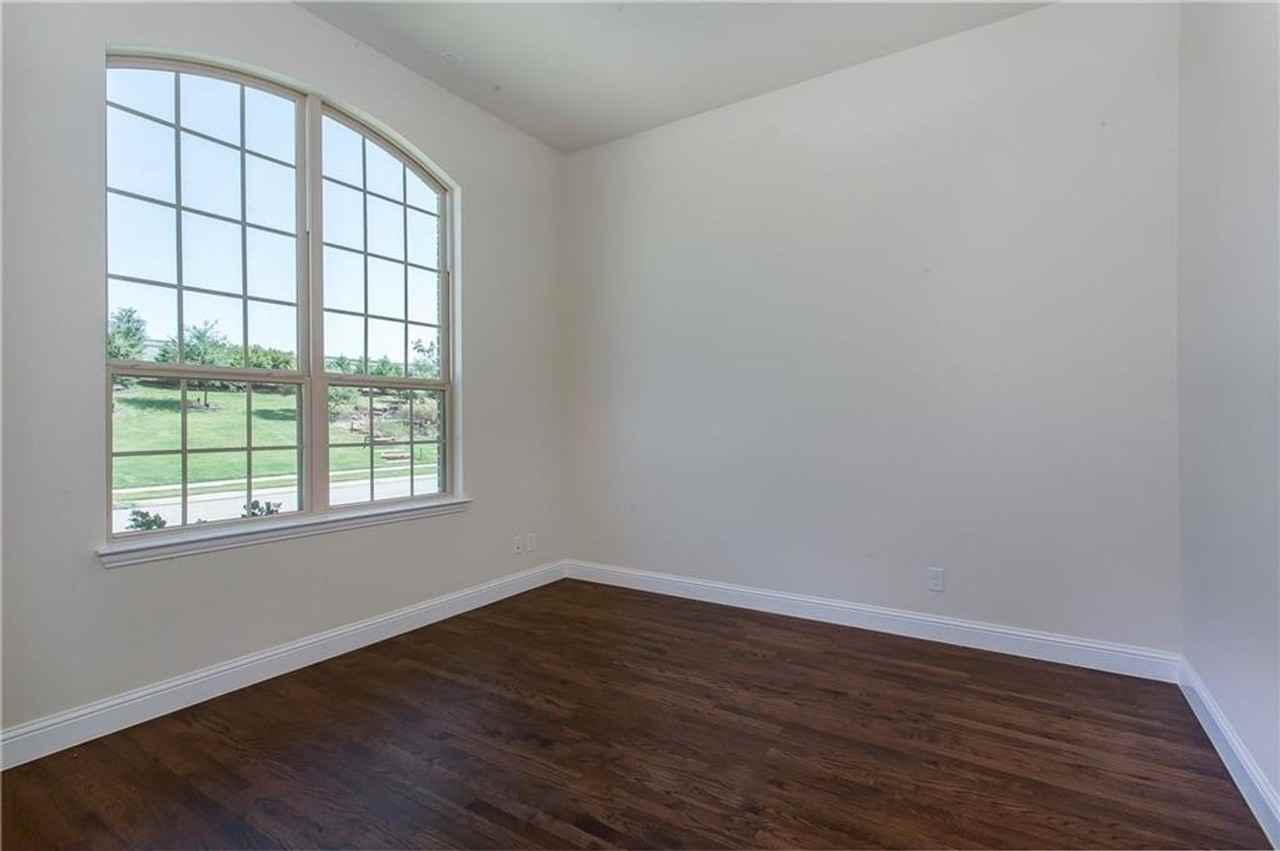 2064 Remington Dr - Photo 3 of 35