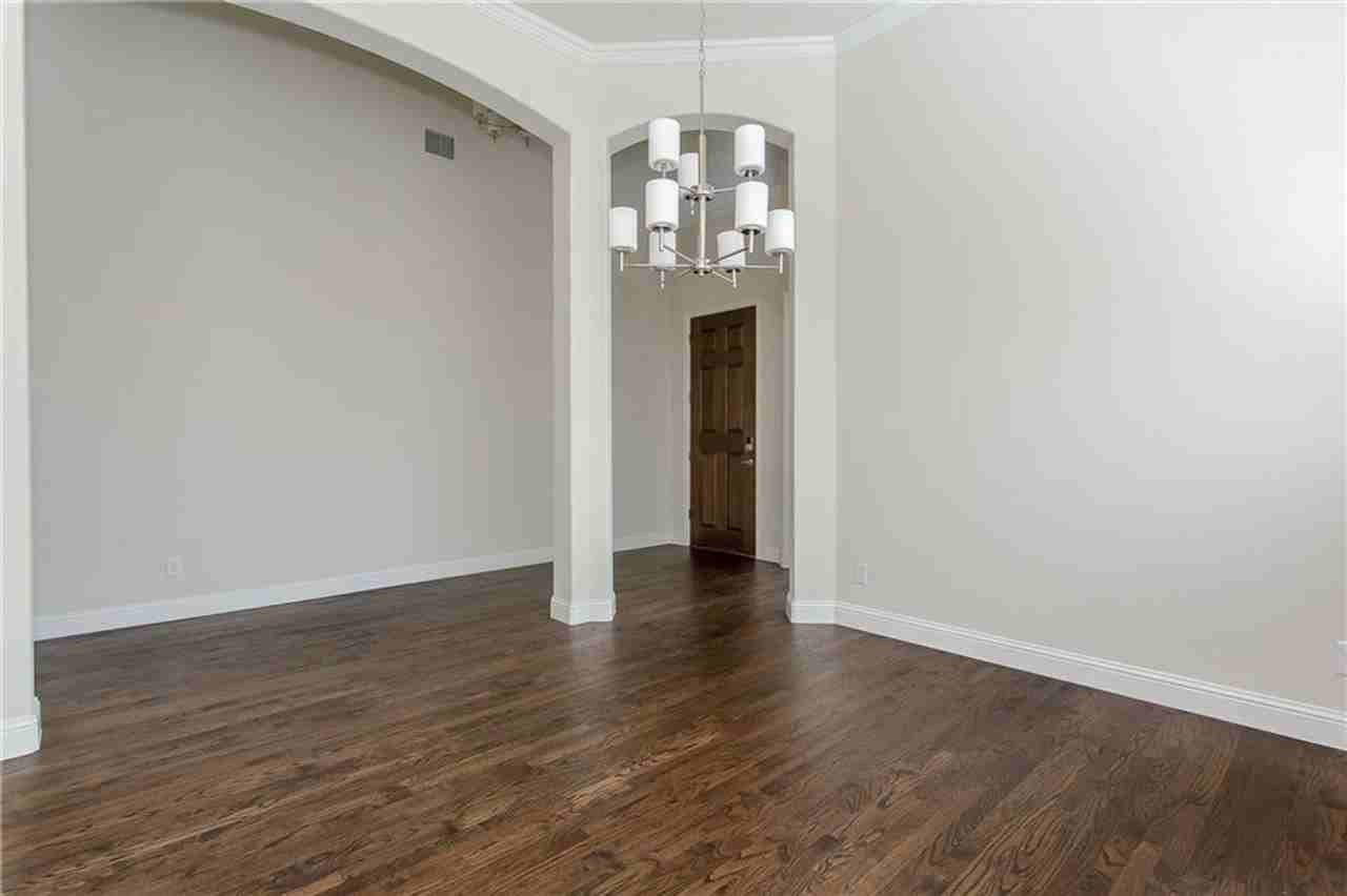2064 Remington Dr - Photo 6 of 35
