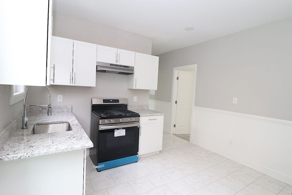218 E Pearl St - Photo 6 of 17
