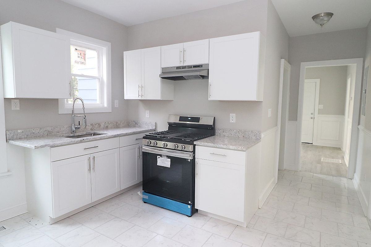 218 E Pearl St - Photo 7 of 17