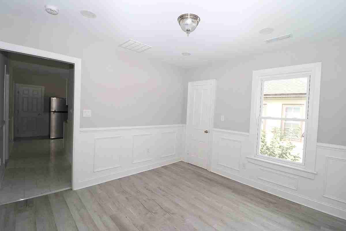 216 E Pearl St - Photo 4 of 17