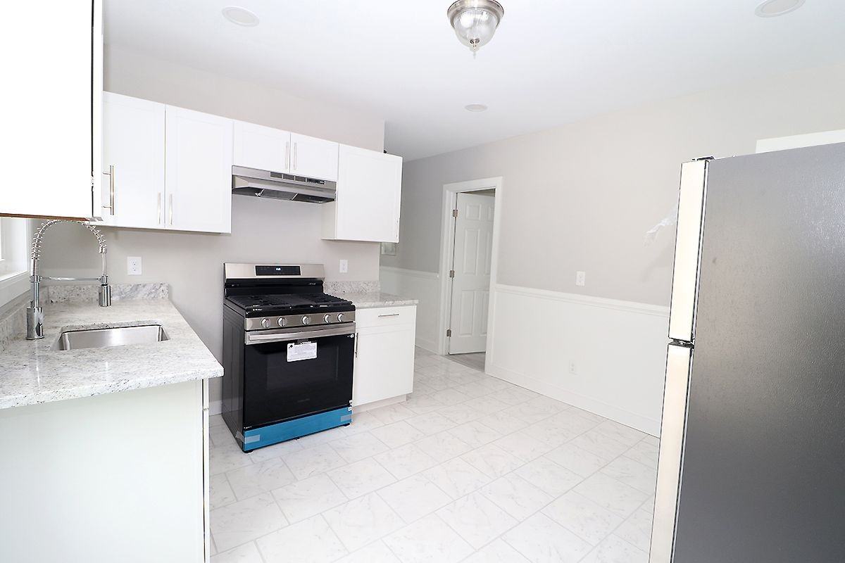 216 E Pearl St - Photo 6 of 17