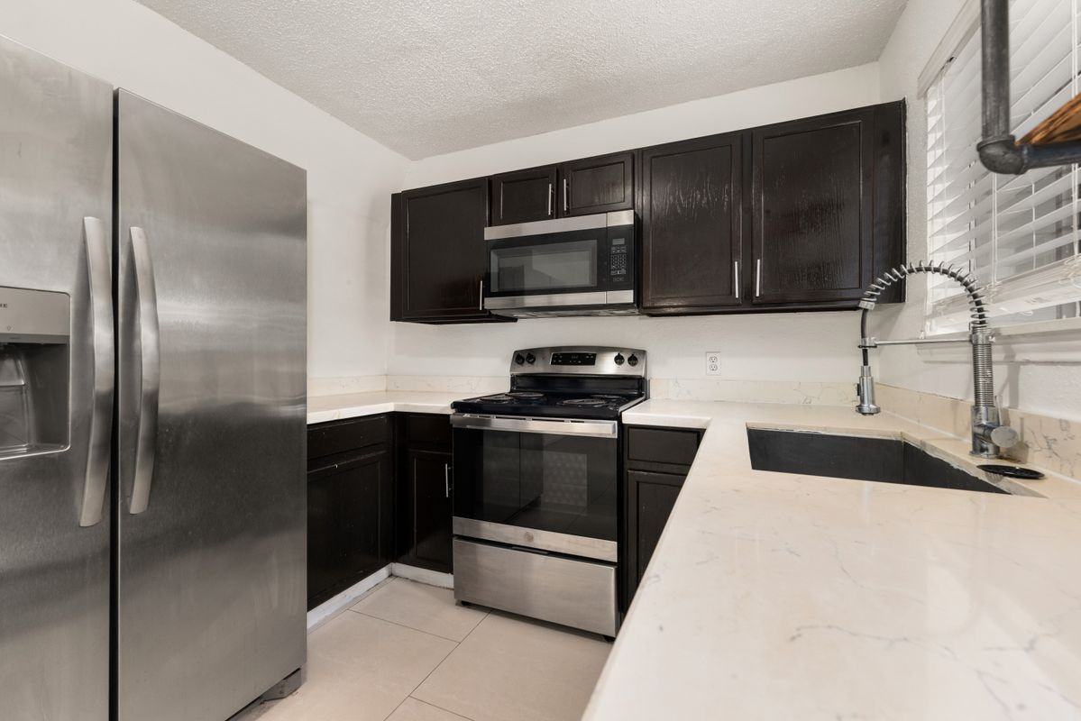 3813 Landmark Dr - Photo 6 of 18