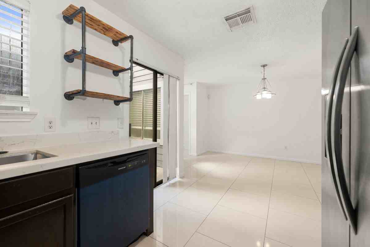 3813 Landmark Dr - Photo 7 of 18