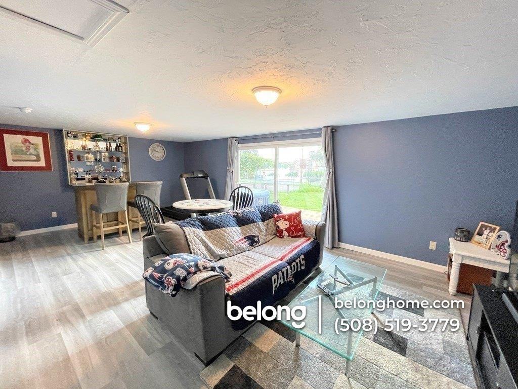 204 Millbury Ave - Photo 6 of 25
