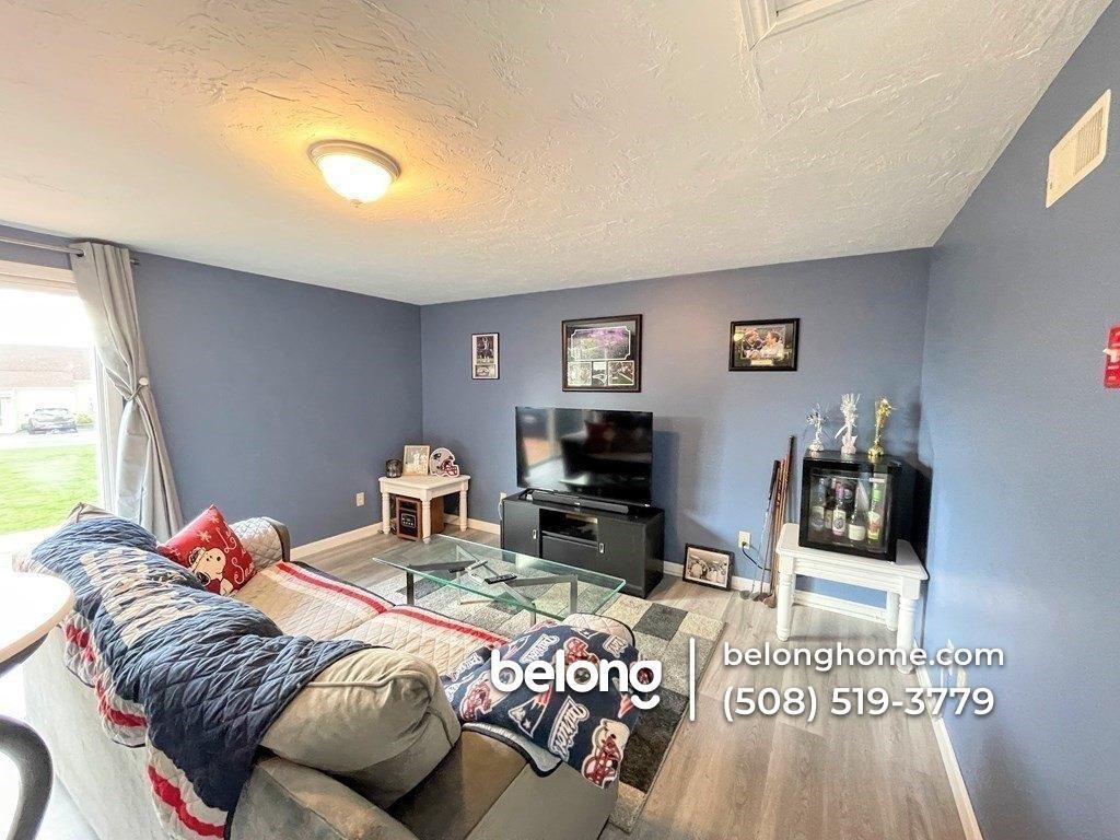 204 Millbury Ave - Photo 7 of 25