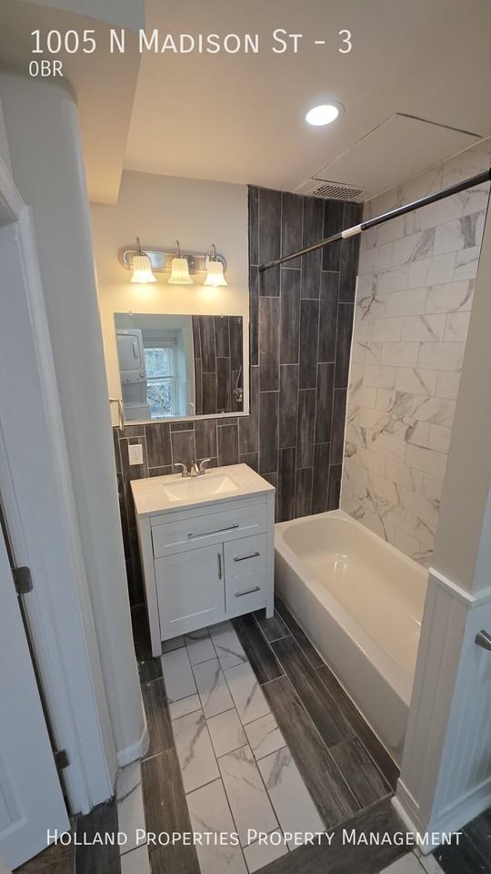1005 N Madison St #3 - Photo 5 of 15