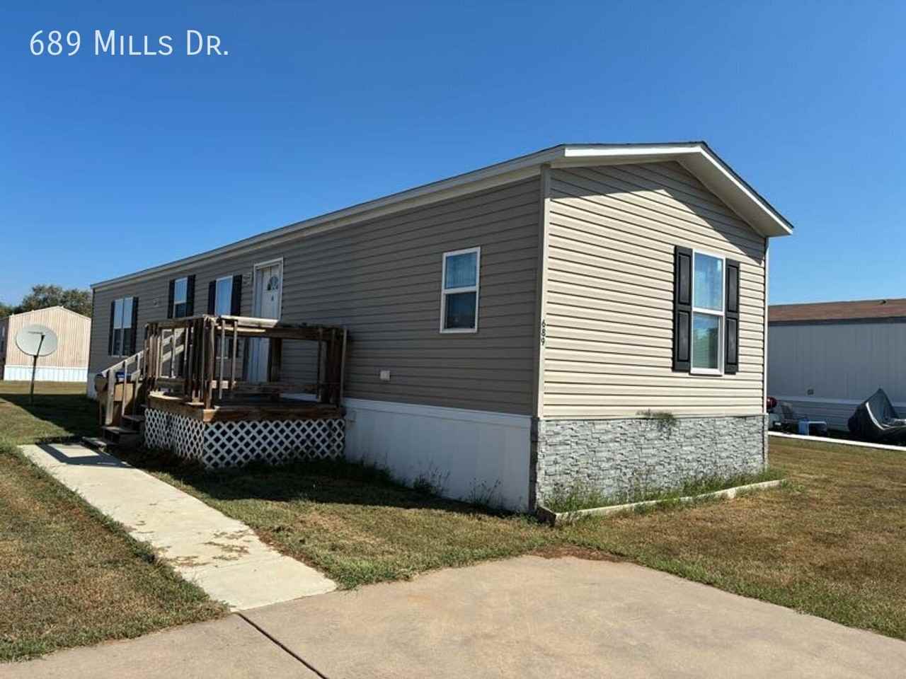 689 Mills Dr - Photo 2 of 19