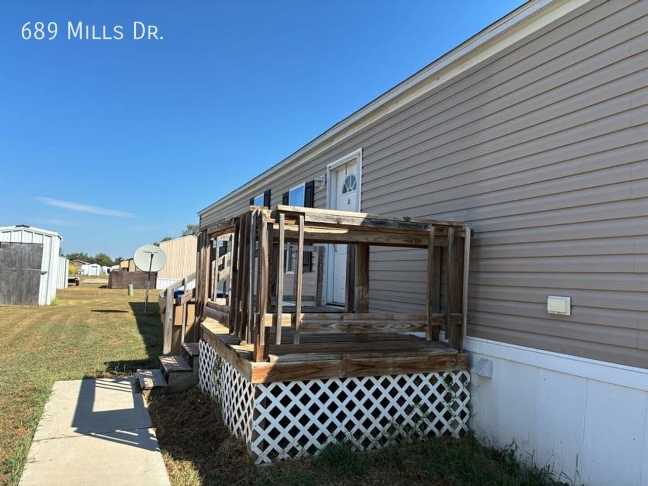 689 Mills Dr - Photo 3 of 19