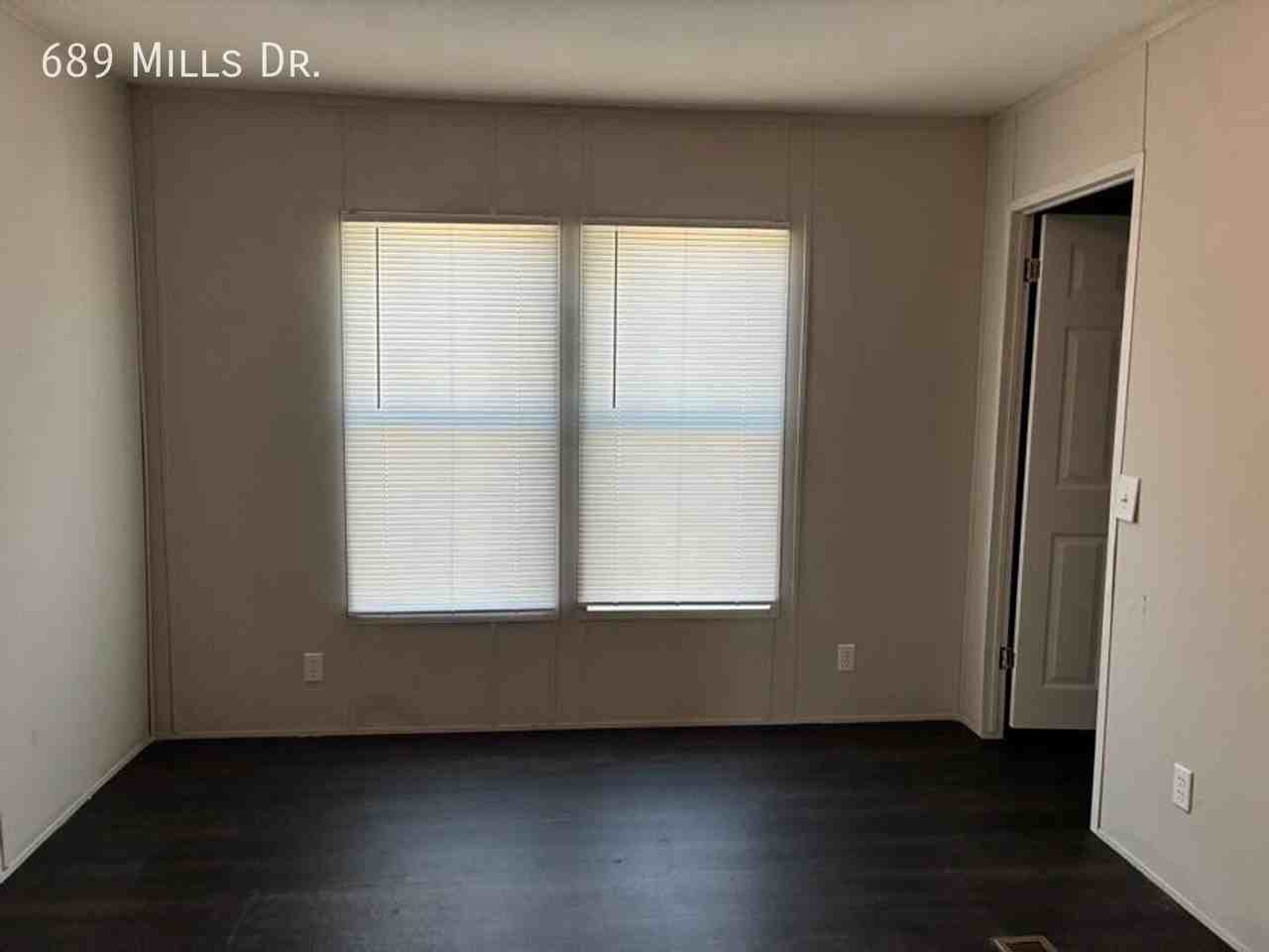 689 Mills Dr - Photo 4 of 19
