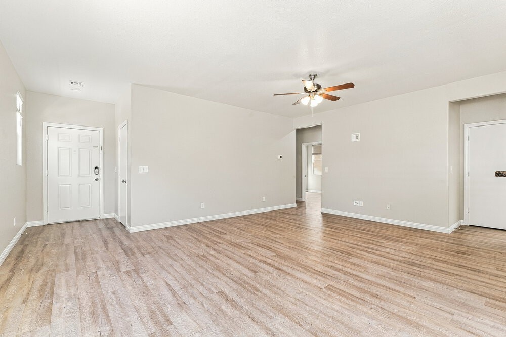 181 Crested Creek Ave - Photo 5 of 17