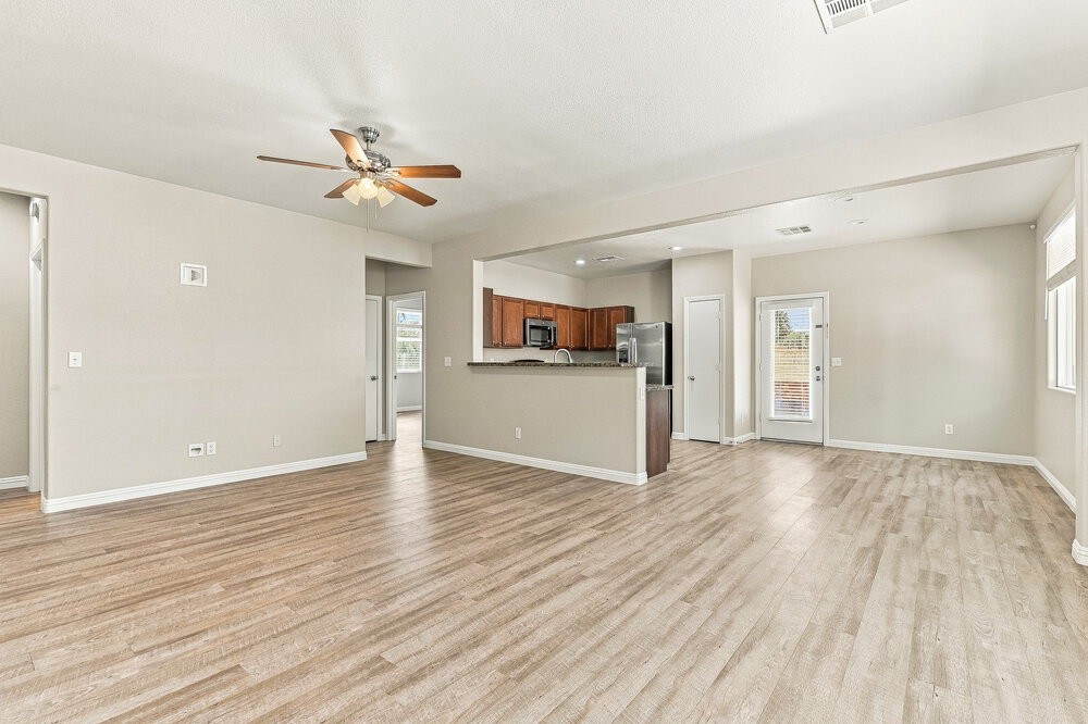 181 Crested Creek Ave - Photo 6 of 17