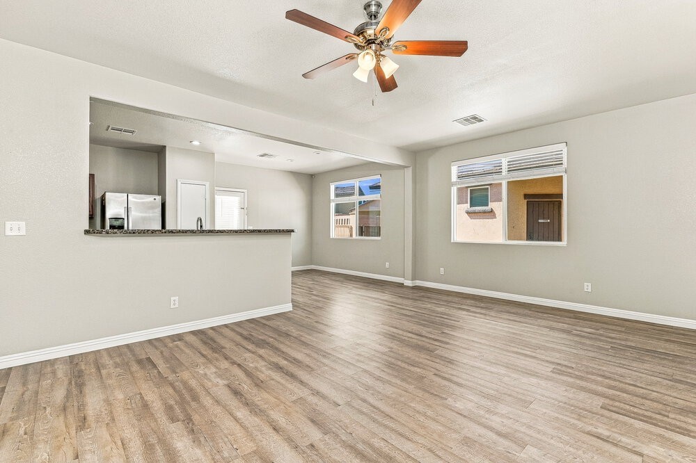181 Crested Creek Ave - Photo 7 of 17