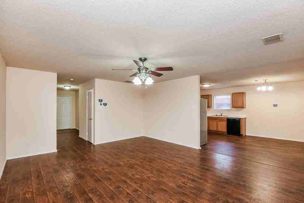 4852 Waterford Dr - Photo 5 of 17