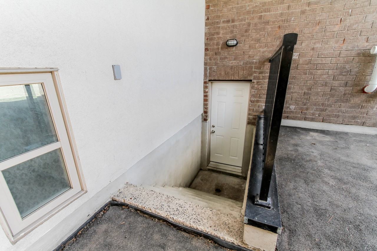 132 Glenora St Bsmt #Bsmt - Photo 2 of 10